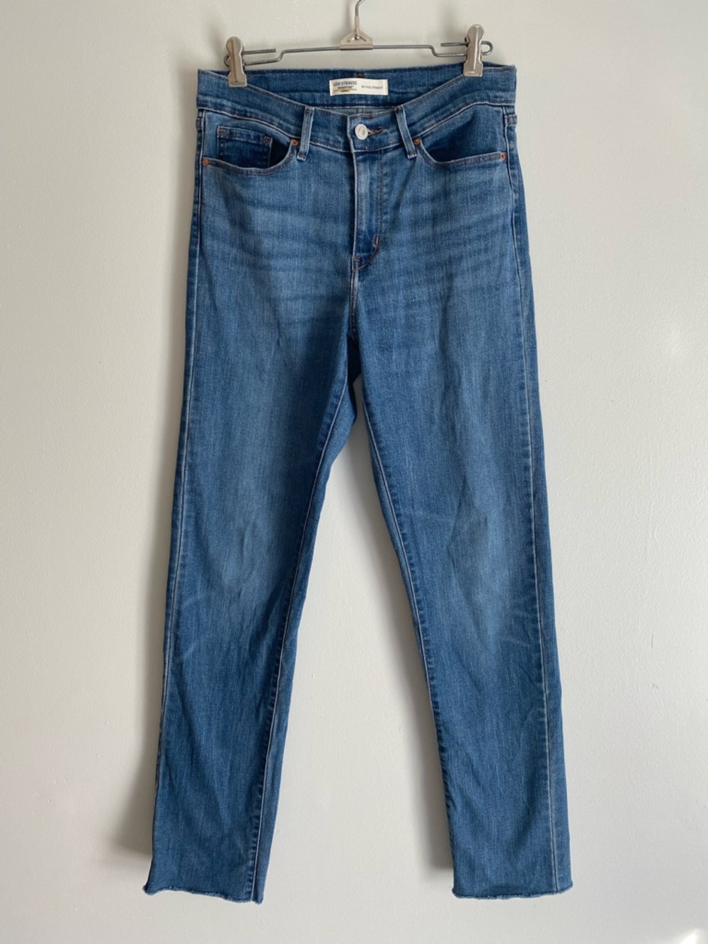 Levi's Signature Gold Mid Rise Straight Jeans